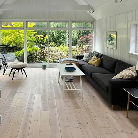 Elegant Summer House Near Heather Hill * Vejby
