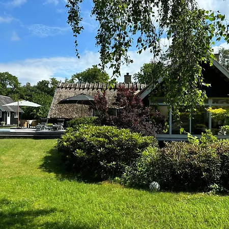 Elegant Summer House Near Heather Hill Prázdninový dům *
